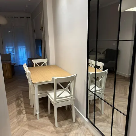 アパート Homey Luxury 2 Bedroom